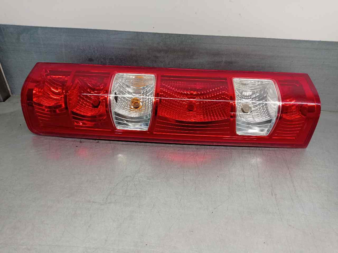 IVECO Daily 6 generation (2014-2019) Rear Left Taillight 69500591, 5PUERTAS 24139706