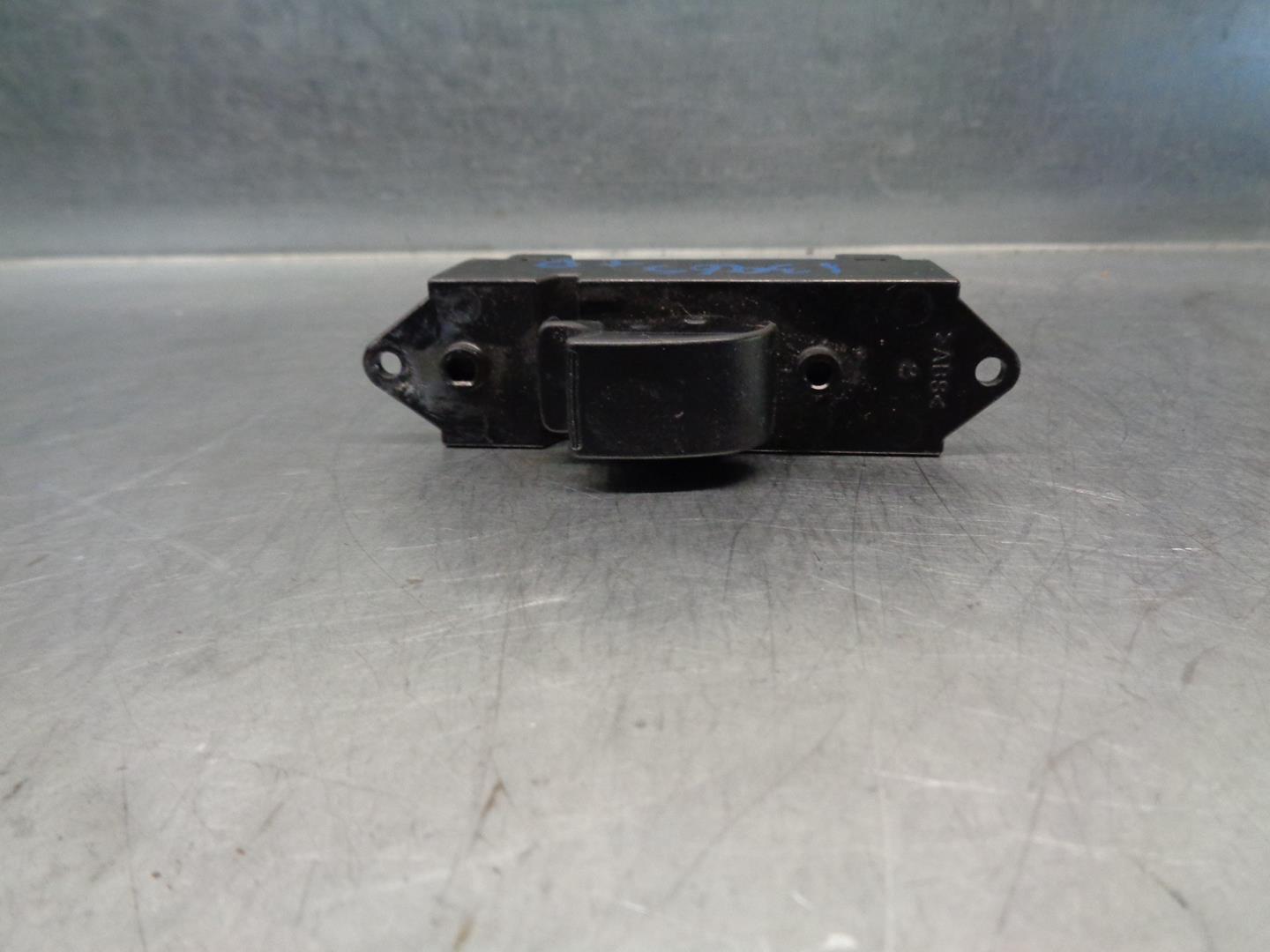 MITSUBISHI ASX 1 generation (2010-2020) Commutateur de commande de vitre de porte arrière droite 8608A066 19765604