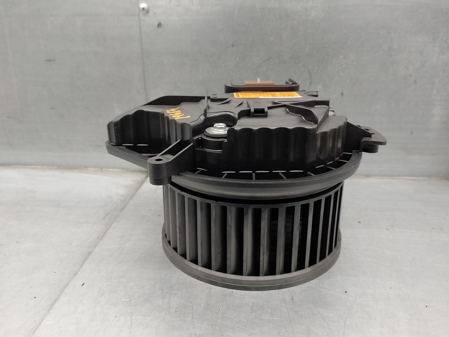 SEAT Exeo 1 generation (2009-2012) Sildītāja ventilators 8E1820021E, 983692C, VALEO 24198248