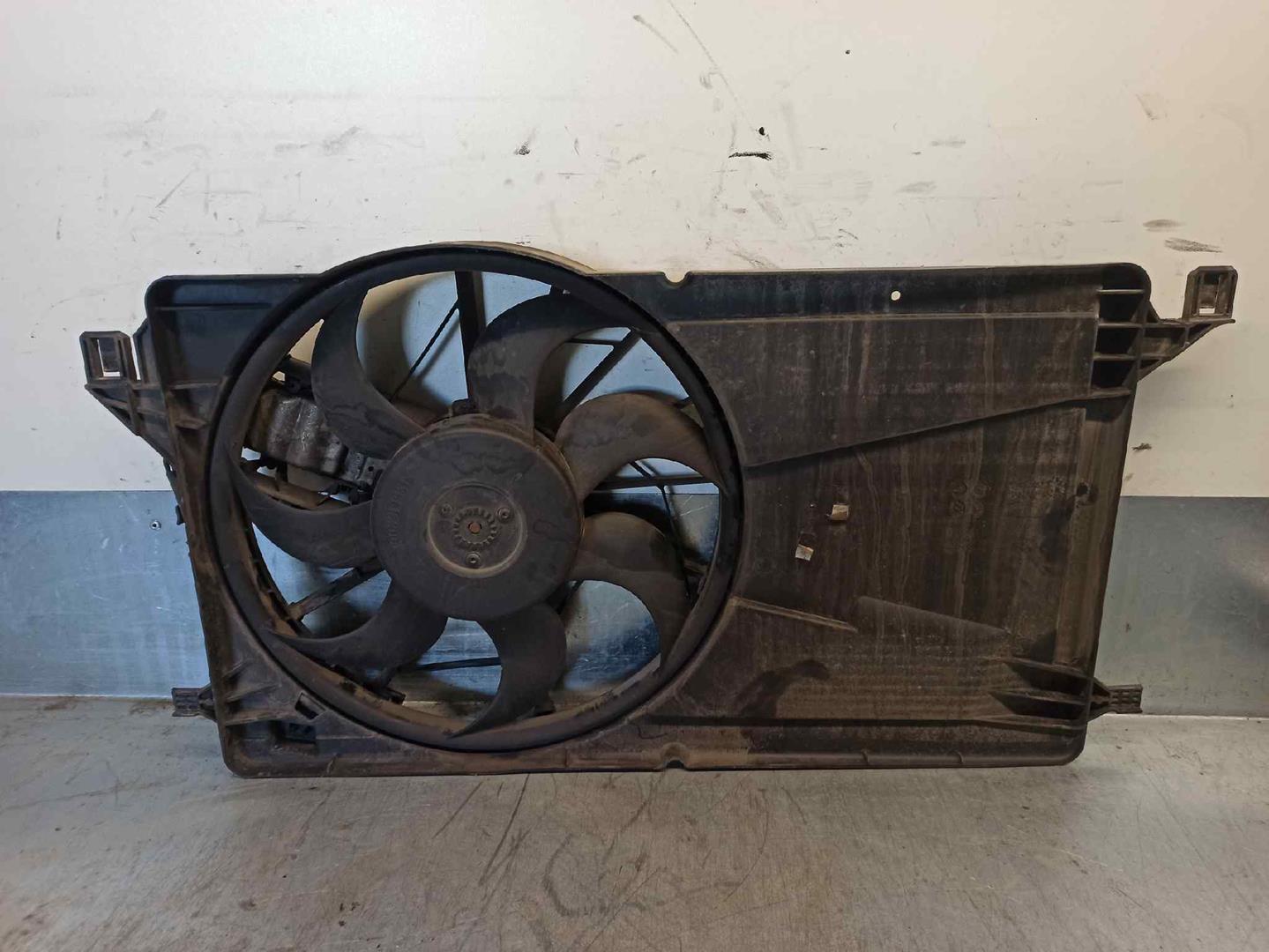 PEUGEOT Focus 2 generation (2004-2011) Difuzorový ventilátor 3M5H8C607RE,0130303930 19721010