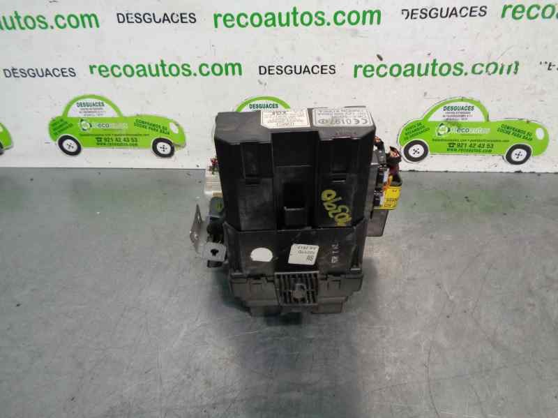 Caja de relés / fusibles D4EA 9540026500 de Hyundai Santa fé i (sm) 2001-2006 113 CV con 1 km - pieza usada