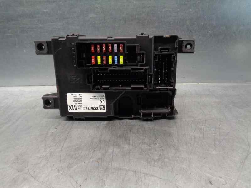 FORD USA Navara D22 (1997-2005) Fuse Box 26326389