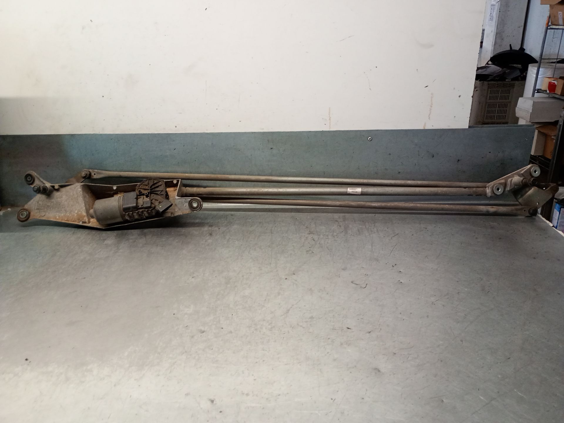 Motor limpia delantero D4FD7 7701208057 de Renault Modus / grand modus (f/jp0_) 2004-0 75 CV con 236000 km