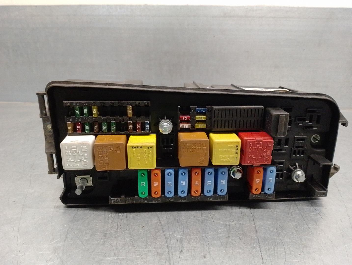 OPEL Vectra C (2002-2005) Fuse Box 13170898 21722984