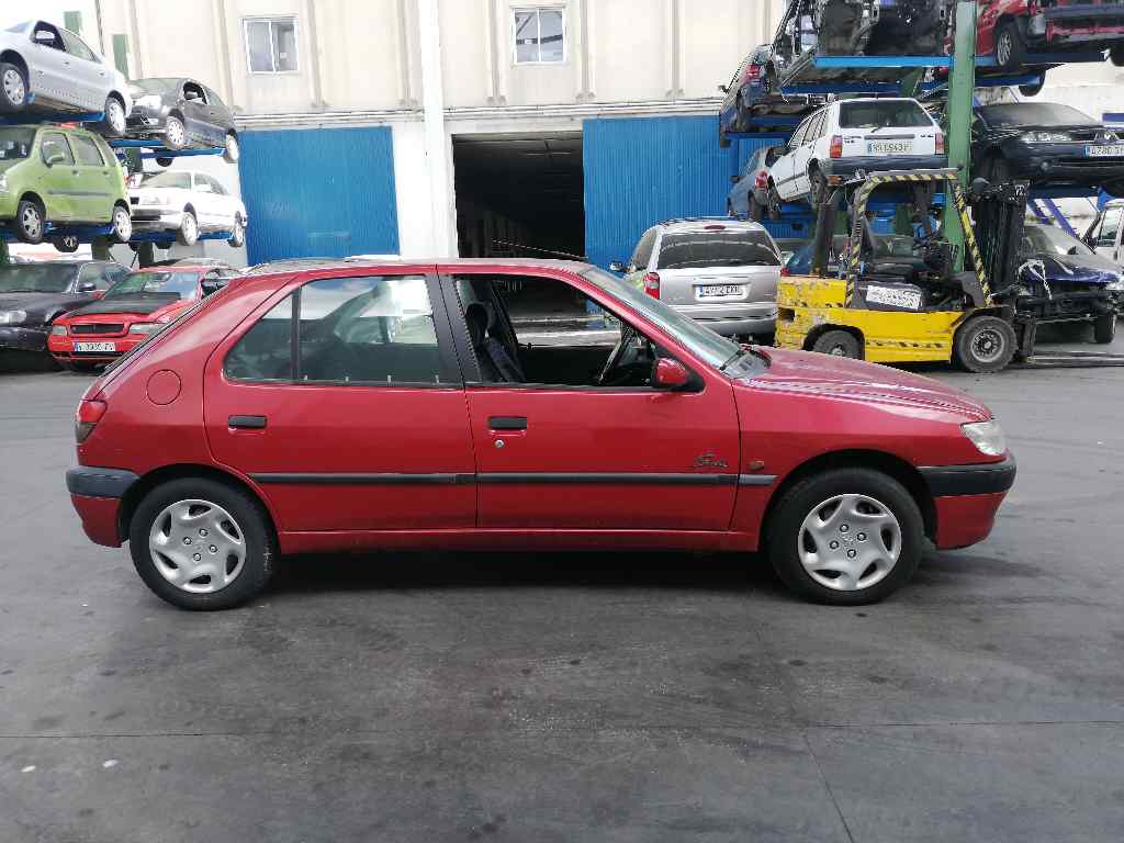 PEUGEOT 306 1 generation (1993-2002) Левая противотуманка переднего бампера 19745225