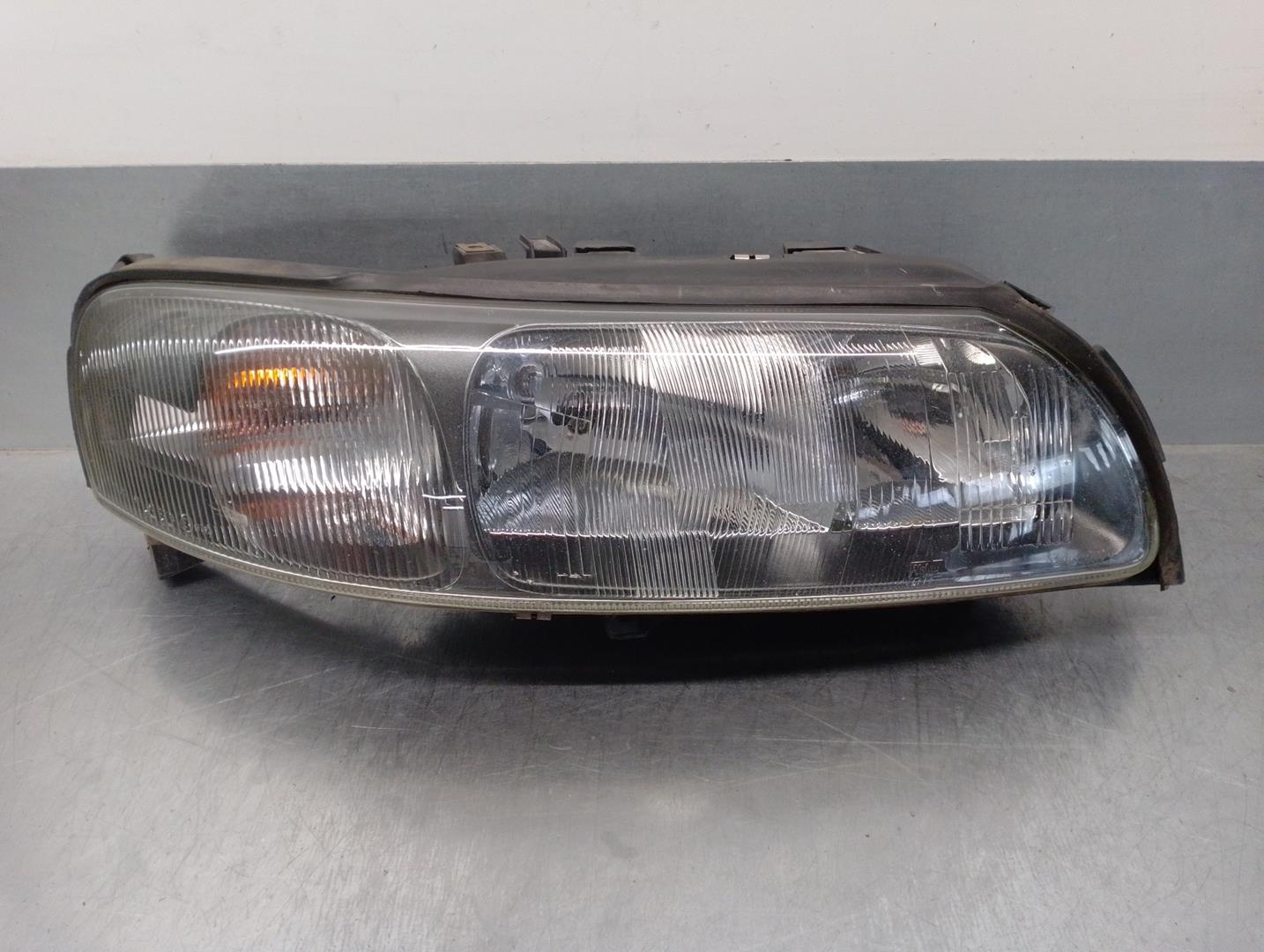 VOLVO 850 1 generation (1992-1997) Phare avant droit 8620687, 89004806, 5PUERTASM 21729755