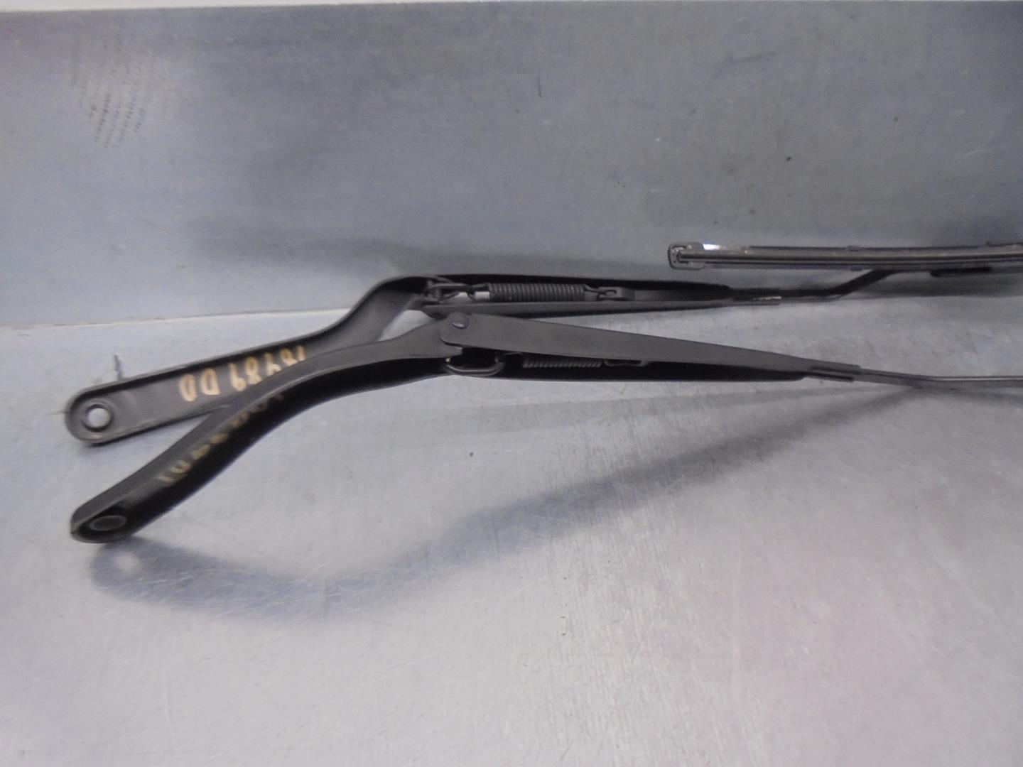 SMART Forfour 2 generation (2015-2023) Front Wiper Arms A4538240100, A4538240200 24158443