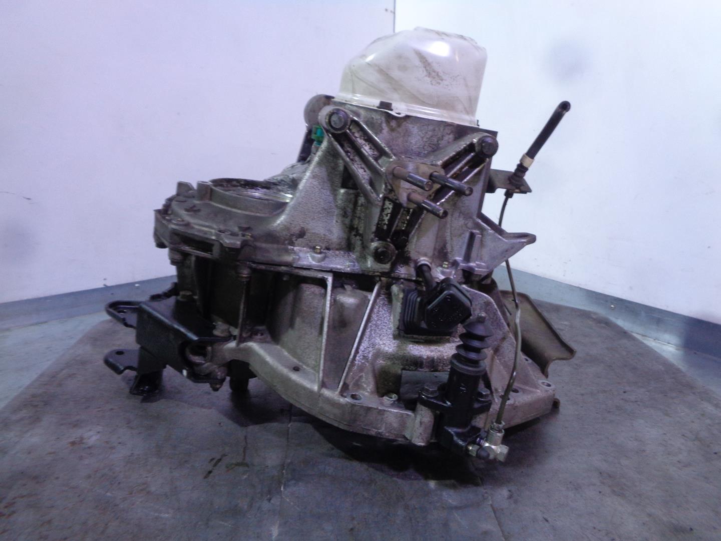 VOLVO S40 1 generation (1996-2004) Gearbox JB3306, C000609, 8251408 24215102