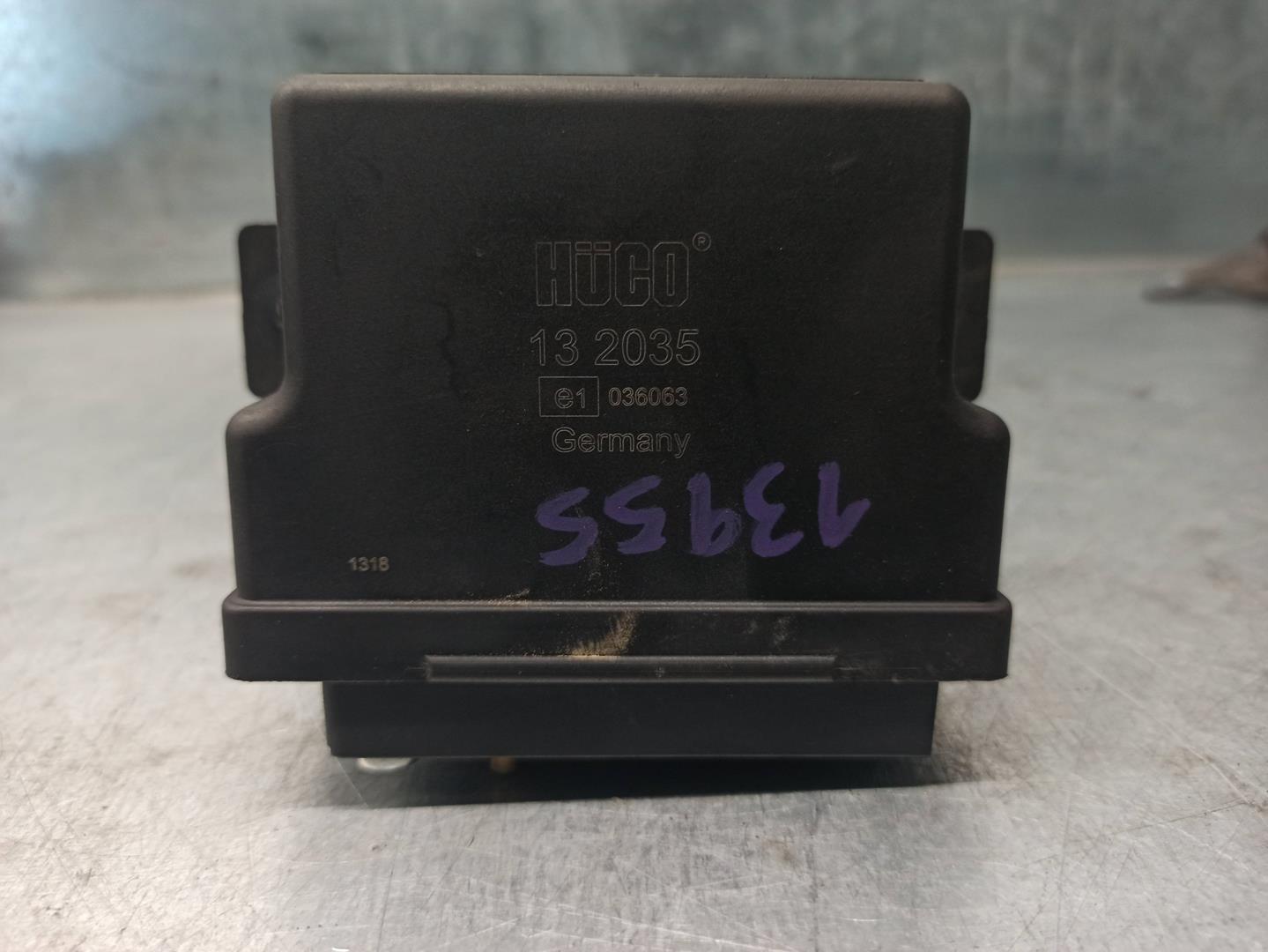 VOLVO V-Class W638, W639 (1996-2003) Relays +132035 19769322