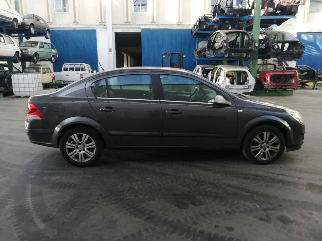 OPEL Astra J (2009-2020) Cataramă scaun stânga față 19804013