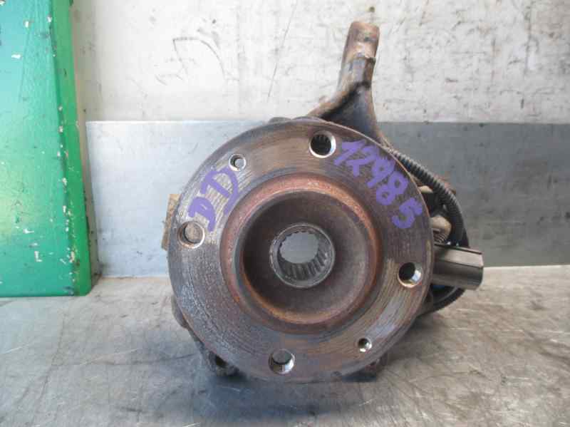 PEUGEOT 208 Peugeot 208 (2012-2015) Front Right Wheel Hub 1607557580 19735127