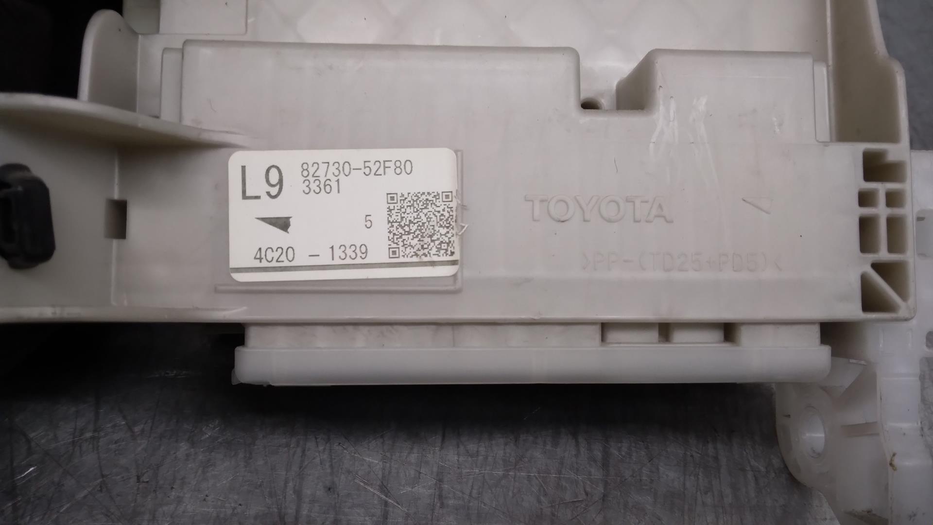 TOYOTA Yaris 3 generation (2010-2019) Drošinātāju kārba 8273052F80 24175289