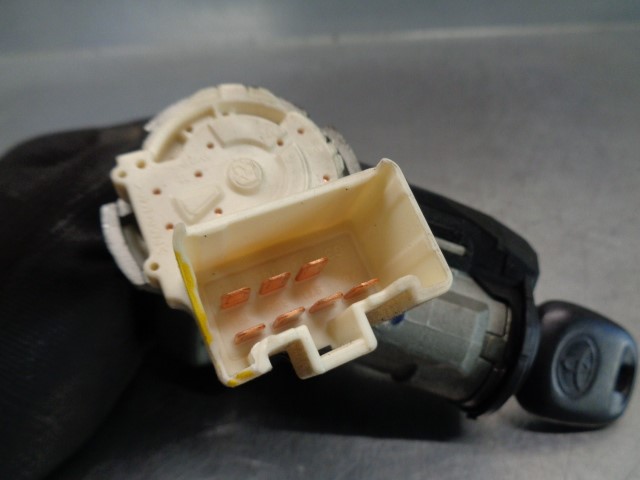 TOYOTA Yaris 2 generation (2005-2012) Ignition Lock 450200D030, N0502241, VALEO 19896904