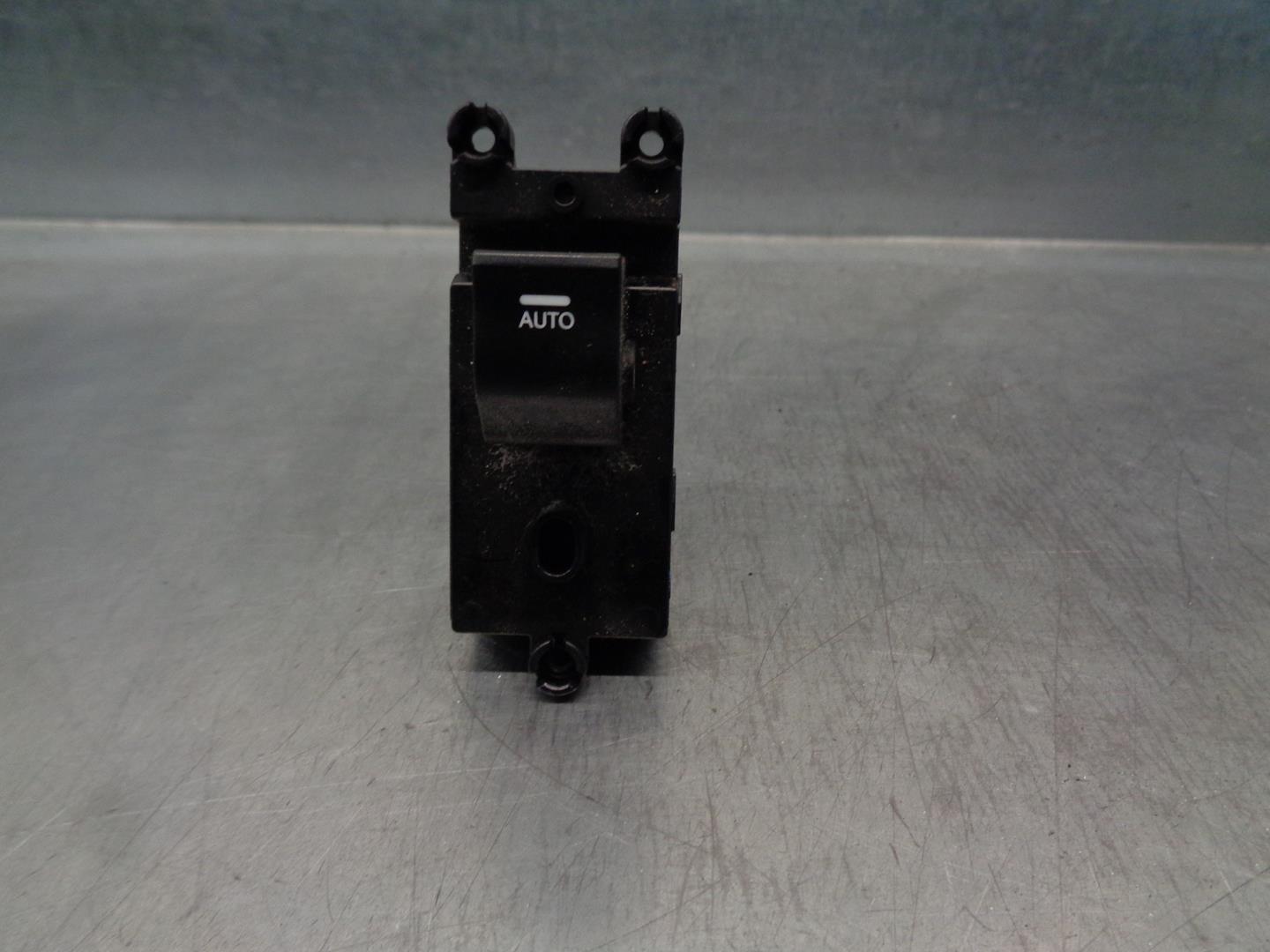 HYUNDAI i40 VF (1 generation) (2011-2020) Rear Right Door Window Control Switch 935803Z0504X 24121265