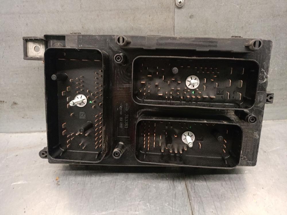 Caja de relés / fusibles Z18XER 13242781 de Opel Zafira / zafira family b (a05) 2008-2012 140 CV con 252000 km - pieza usada