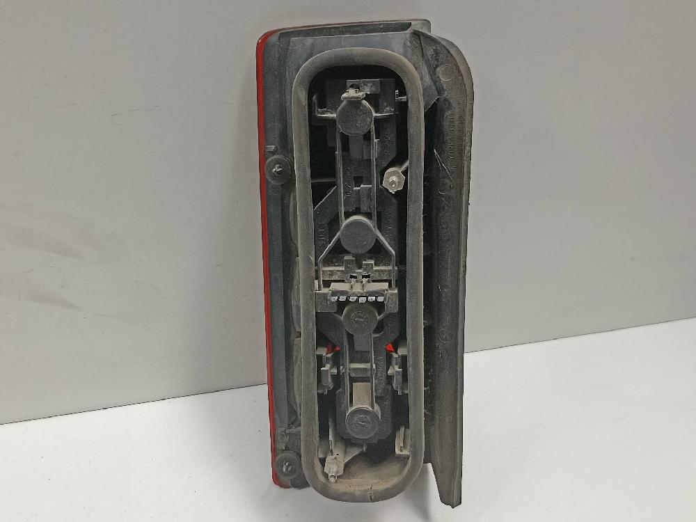 Pisca tras direito Y17DTL 9199761 de Opel Combo tour 2004-2011 65 CV - pieza usada