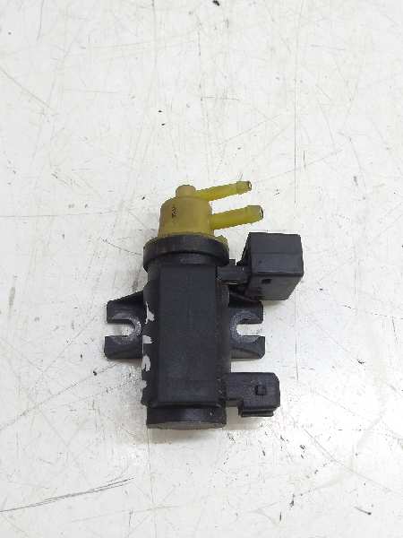 Válvula de aire adicional A13DTE 55566898 de Opel Astra j sports tourer (p10) 2010-2015 95 CV con 94720 km - pieza usada