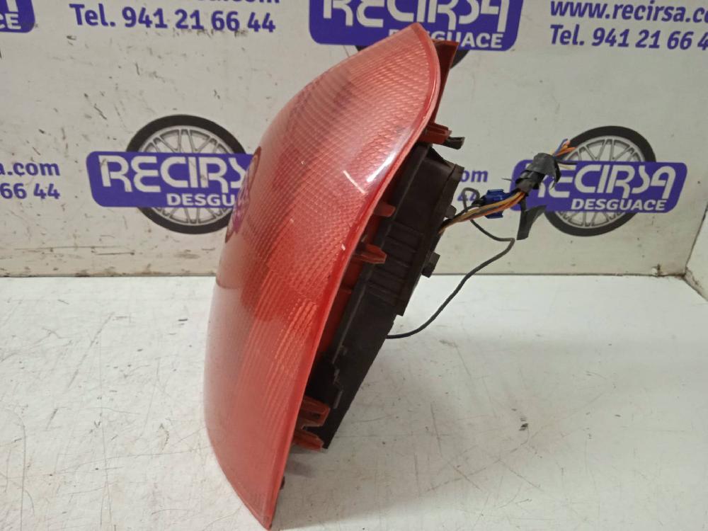 Piloto trasero derecho D7F720 7700410516 de Renault Clio ii fase i (b/cbo) 1998-2001 58 CV - pieza usada