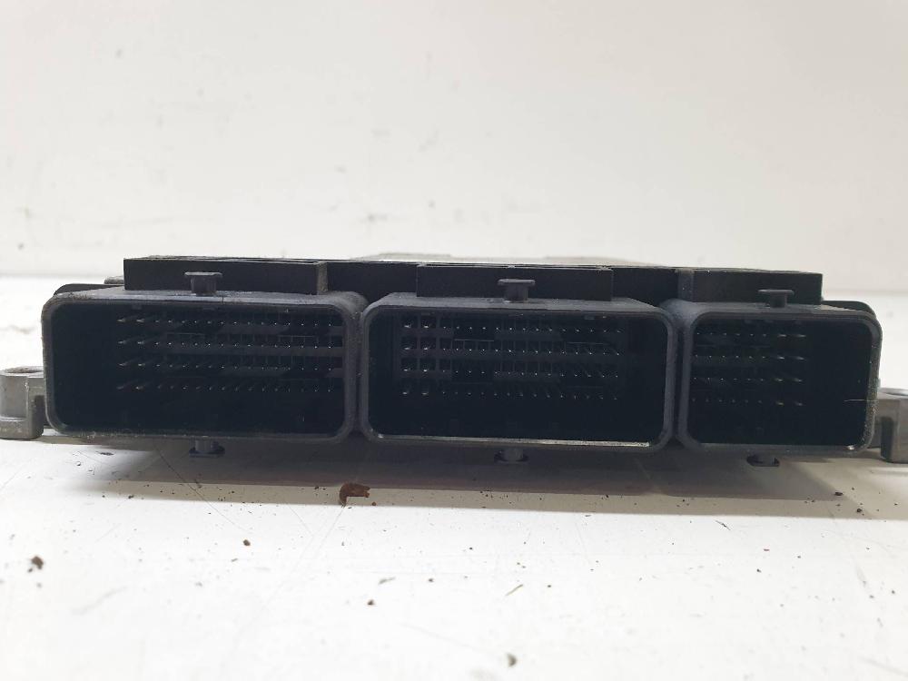 Centralita motor uce K9K628 0281032811 de Renault Clio iv 2012-2020 75 CV - pieza usada