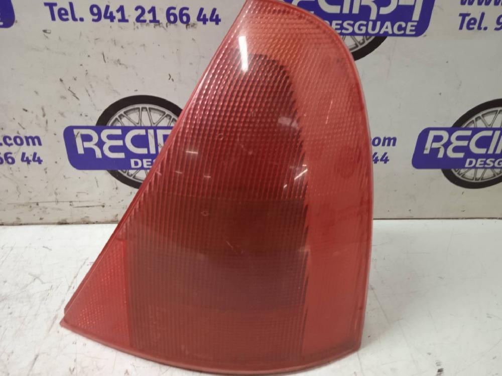 Piloto trasero derecho D7F720 7700410516 de Renault Clio ii fase i (b/cbo) 1998-2001 58 CV - pieza usada
