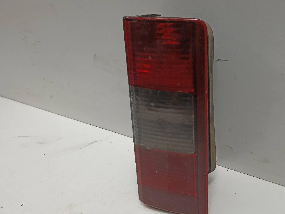 Pisca tras direito Y17DTL 9199761 de Opel Combo tour 2004-2011 65 CV - pieza usada