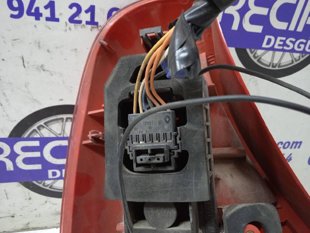 Piloto trasero derecho D7F720 7700410516 de Renault Clio ii fase i (b/cbo) 1998-2001 58 CV - pieza usada