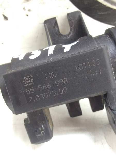 Válvula de aire adicional A13DTE 55566898 de Opel Astra j sports tourer (p10) 2010-2015 95 CV con 94720 km - pieza usada