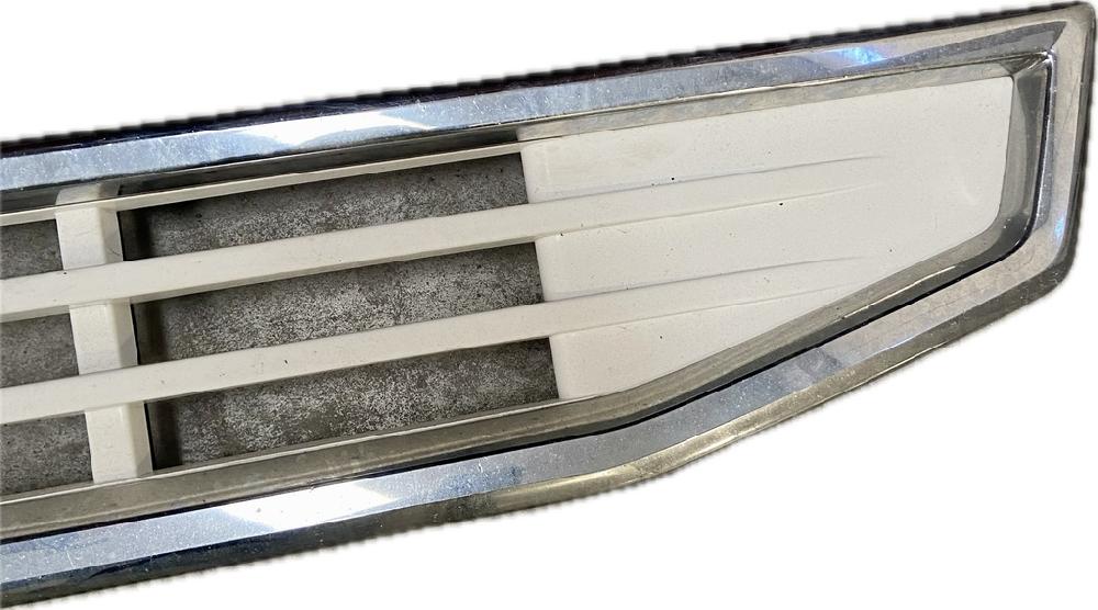 Front grille 82208512 de Volvo Fh4 0-0 - pieza usada