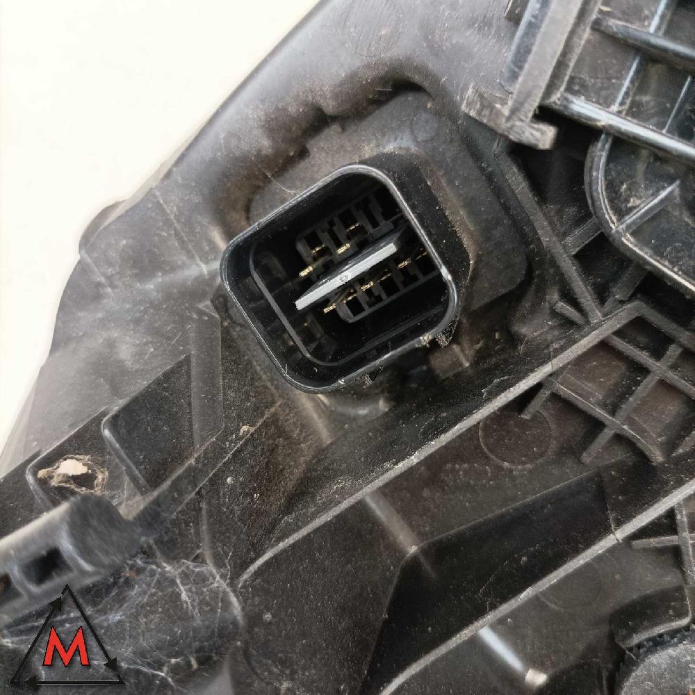 Faro derecho G4EE 010190999000 de Hyundai Accent iii sedán (mc) 2005-2010 1399 CV/ 71 KW CV - pieza usada