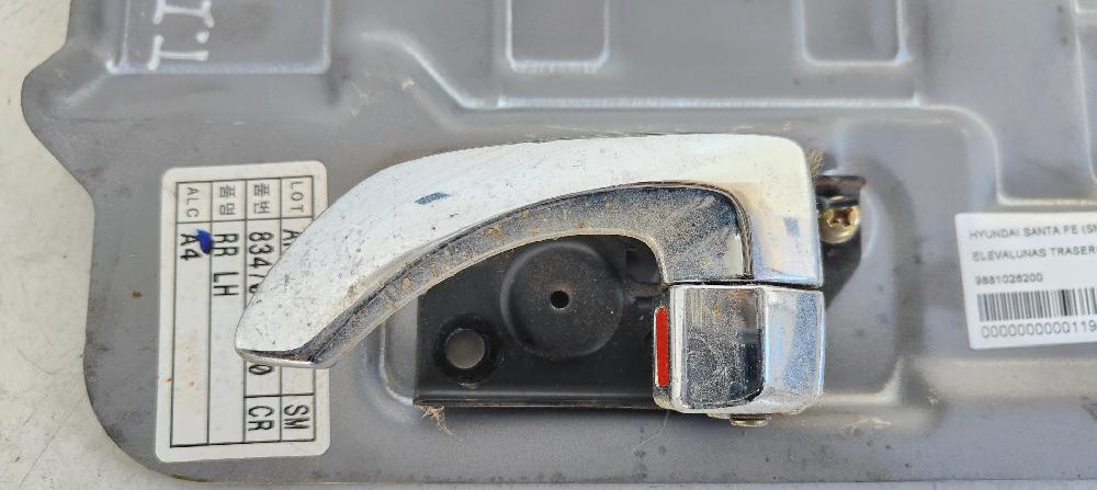 Elevalunas trasero izquierdo D4EA 9881026200 de Hyundai Santa fé i (sm) 2001-2006 113 CV - pieza usada