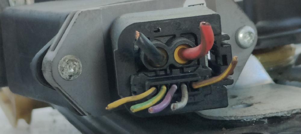 Elevalunas delantero derecho A17DTJ 915368103 de Opel Astra j lim. 2009-2015 110 CV - pieza usada