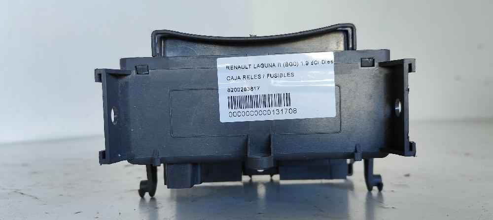 Caja de relés / fusibles 8200283817 de Renault Laguna iii (bt0/1) 2007-2015 120 CV - pieza usada