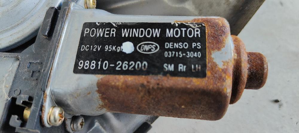 Elevalunas trasero izquierdo D4EA 9881026200 de Hyundai Santa fé i (sm) 2001-2006 113 CV - pieza usada