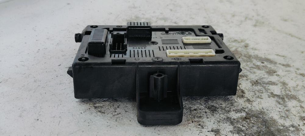 Modulo elettronico K9K766 8200652285 de Renault Clio iii grandtour (kr0/1_) 2008-2016 85 CV - pieza usada