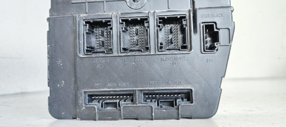 Caja de relés / fusibles 8200309693 de Renault Scénic ii (jm0/1_) 2003-2006 120 CV - pieza usada