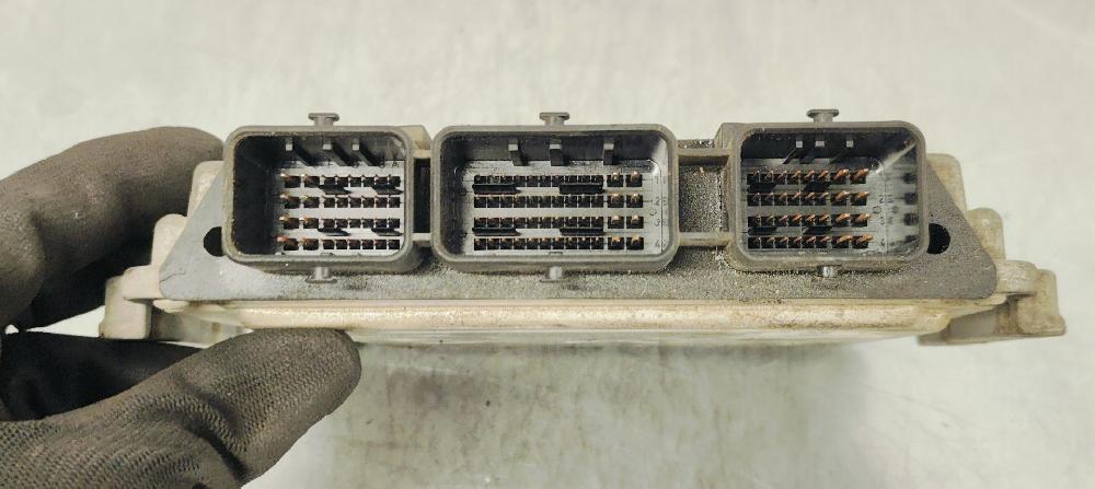 Centralita motor uce 8HXDV4TD 0281012524 de Citroen C3 picasso (sh_) 2010-2010 68 CV - pieza usada