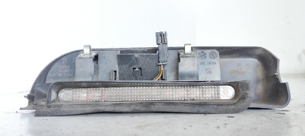 Luz central de freno Y17DT 09179554 de Opel Combo tour 2004-2011 75 CV