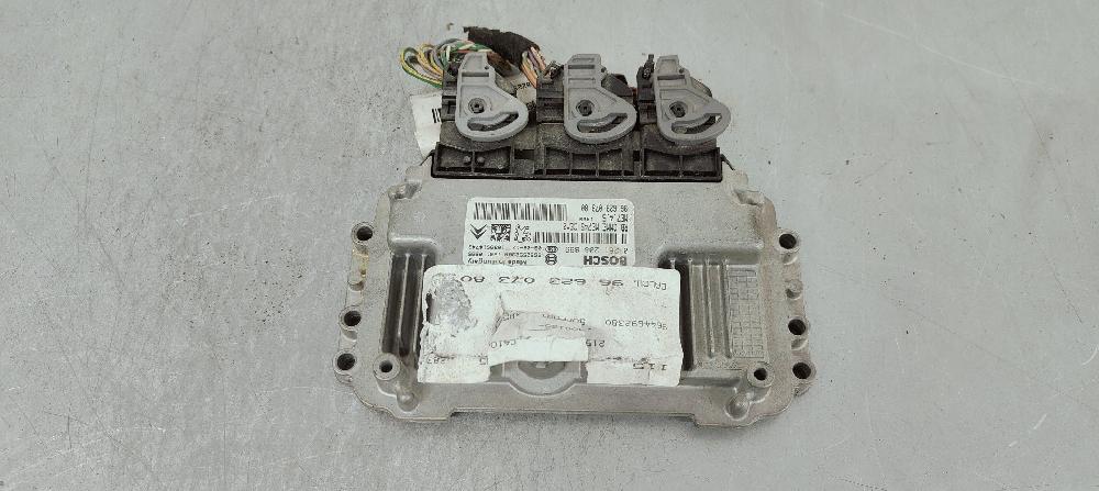 Centralita motor uce NFU 0261208899 de Citroen C4 i (lc_) 2004-2011 109 CV - pieza usada