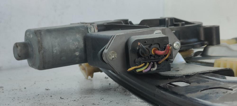 Elevalunas delantero derecho A17DTJ 915368103 de Opel Astra j lim. 2009-2015 110 CV - pieza usada