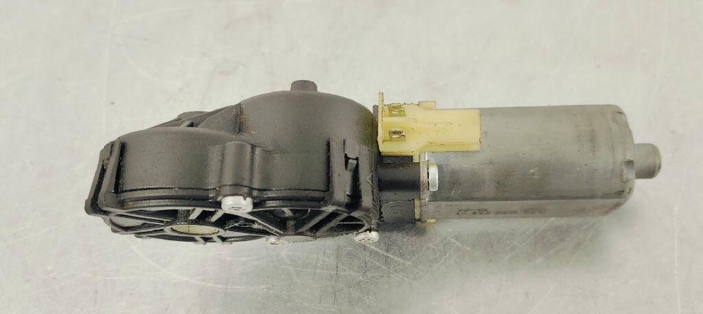 Sunroof electric motor NFU 0390203228 de Peugeot 307 cc (3b) 2005-2009 110 CV - pieza usada