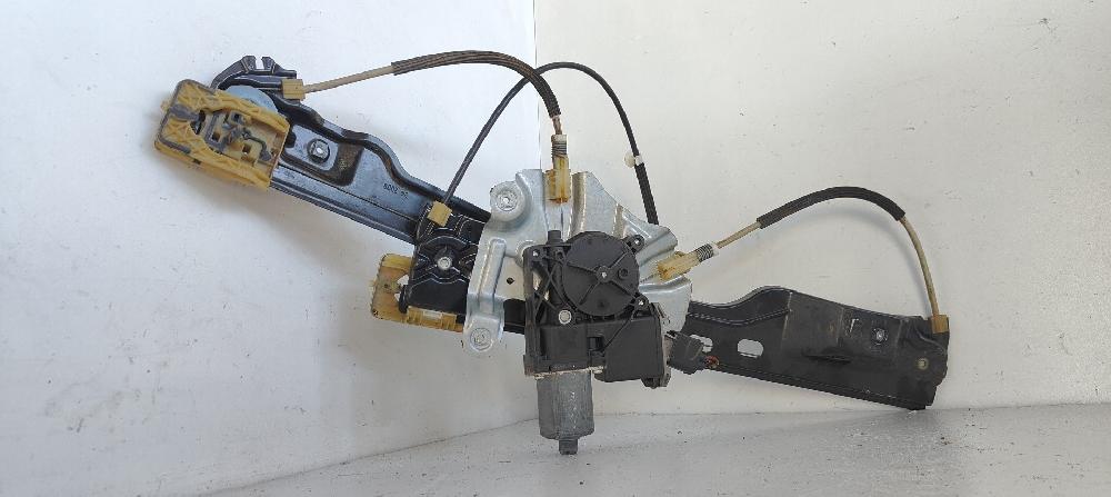 Elevalunas delantero derecho A17DTJ 915368103 de Opel Astra j lim. 2009-2015 110 CV