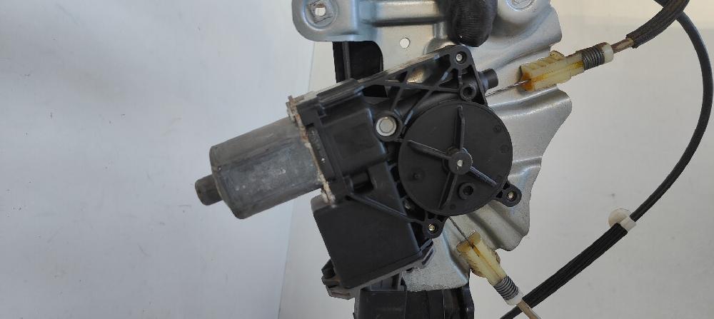 Elevalunas delantero derecho A17DTJ 915368103 de Opel Astra j lim. 2009-2015 110 CV - pieza usada