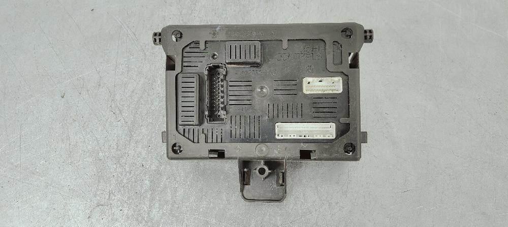 Modulo elettronico K9K766 8200652285 de Renault Clio iii grandtour (kr0/1_) 2008-2016 85 CV - pieza usada