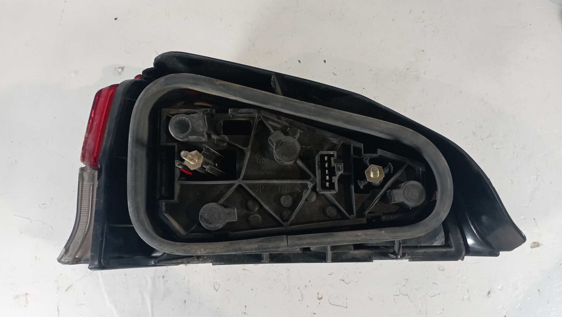 Scheinwerfer hinten rechts 635184 de Peugeot 106 1992-0 - pieza usada