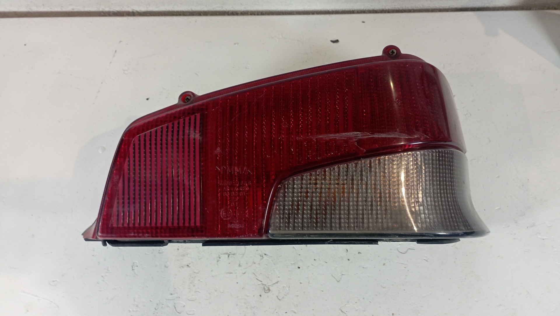 Scheinwerfer hinten rechts 635184 de Peugeot 106 1992-0 - pieza usada