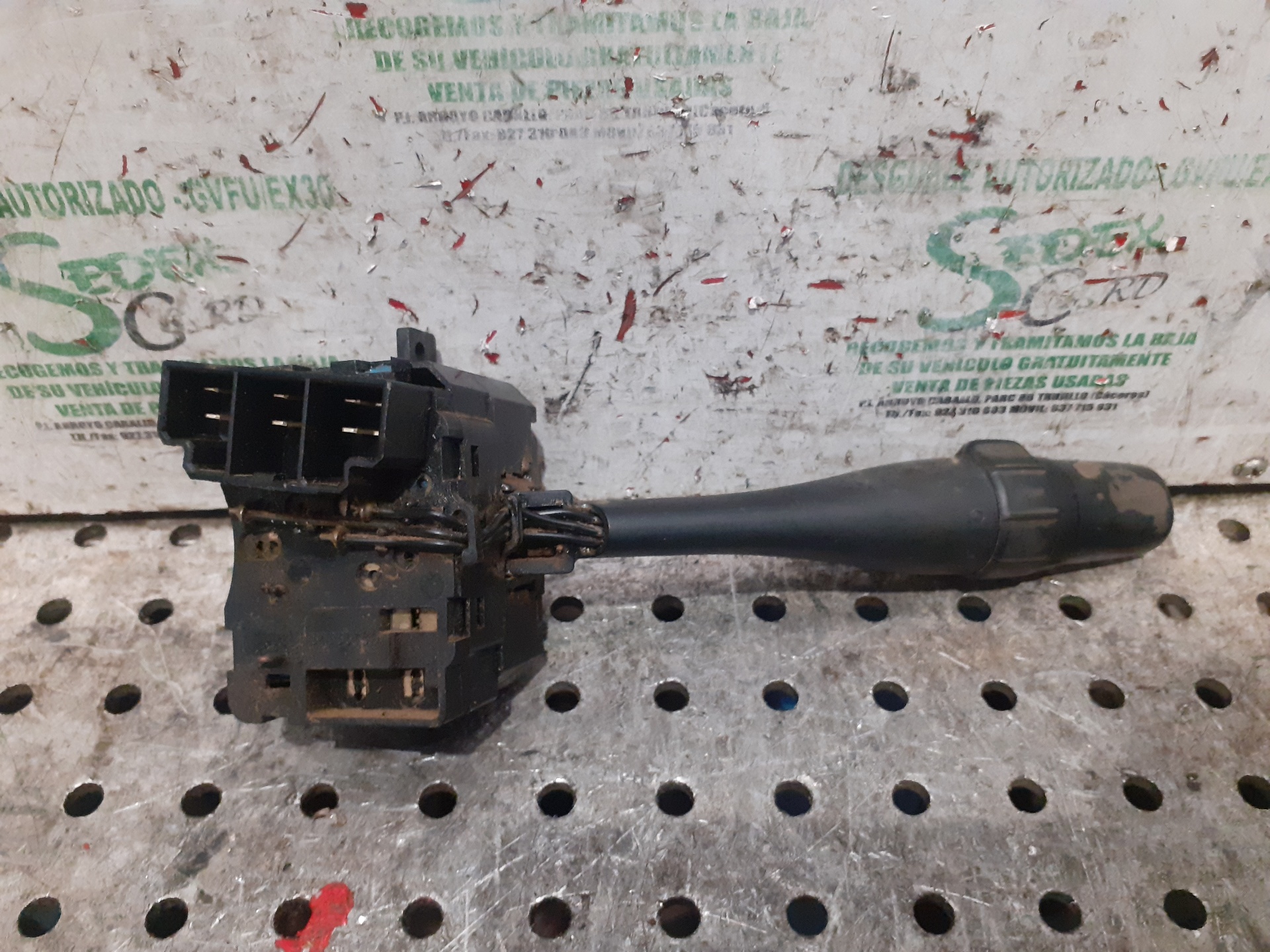 Mando intermitentes 54353334 de Nissan Almera 2000-2006 - pieza usada