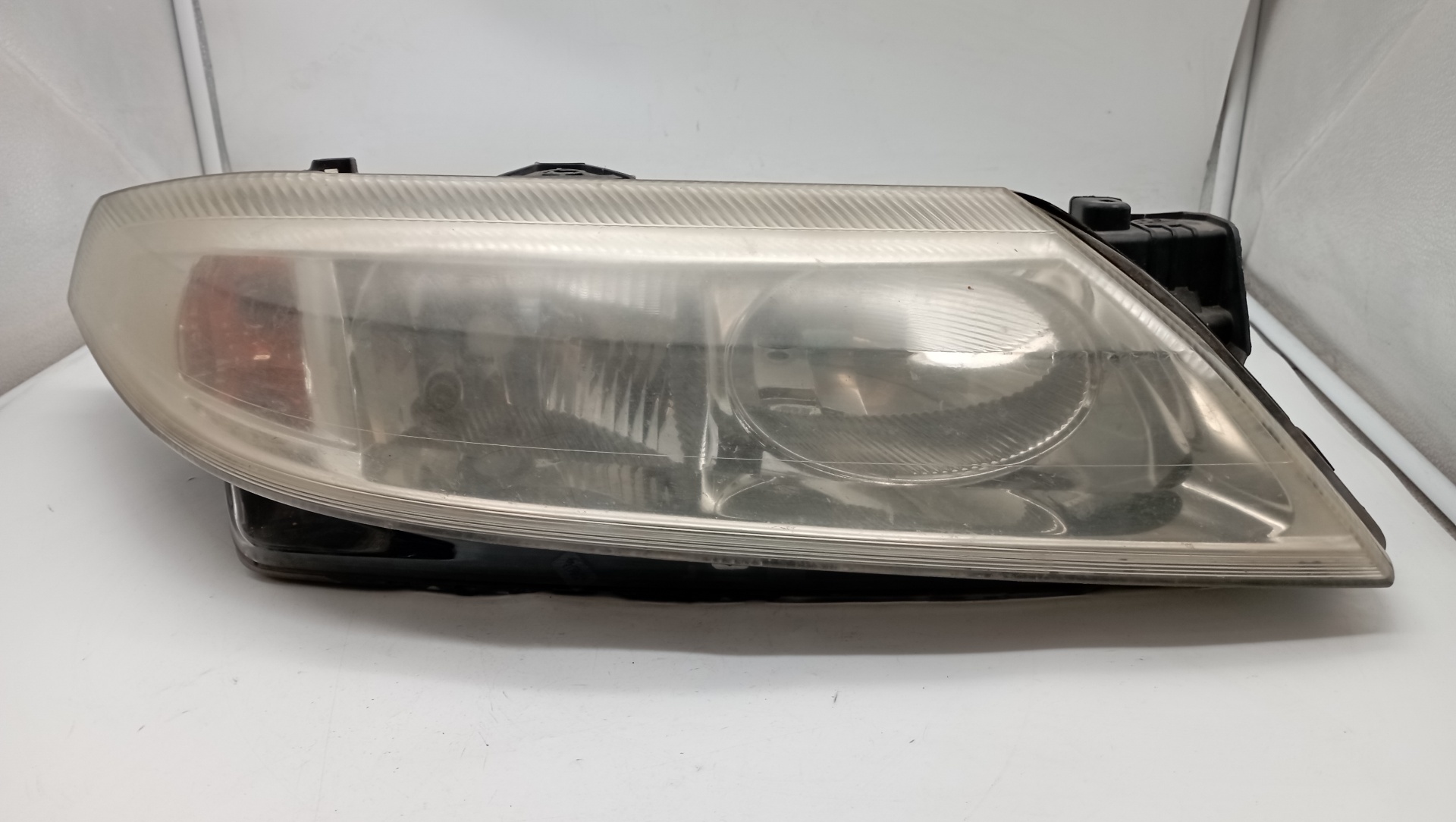 Headlamp rh 8200002847 de Renault Laguna ii 2001-2007 - pieza usada