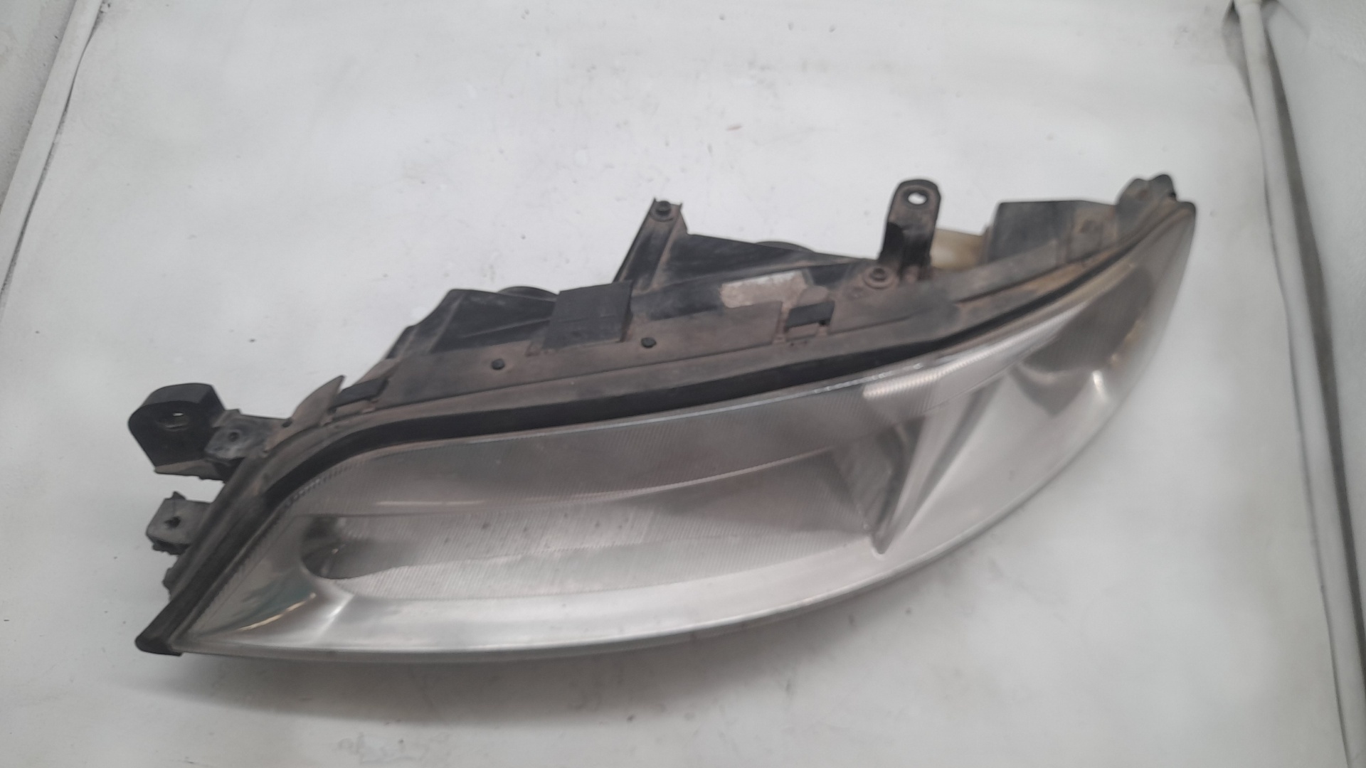 Faro izquierdo 90586844 de Opel Vectra b (j96) 1995-2002