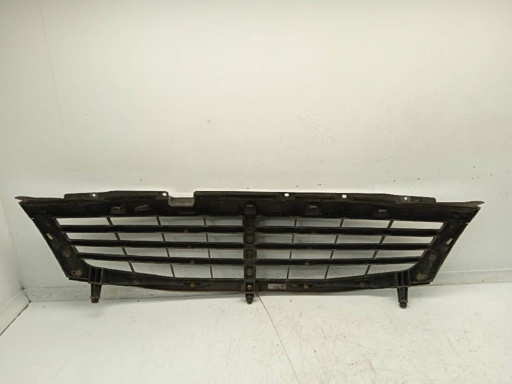 Rejilla delantera D27DT 7946008000 de Ssangyong Rexton 2003-2012 163 CV con 1 km - pieza usada