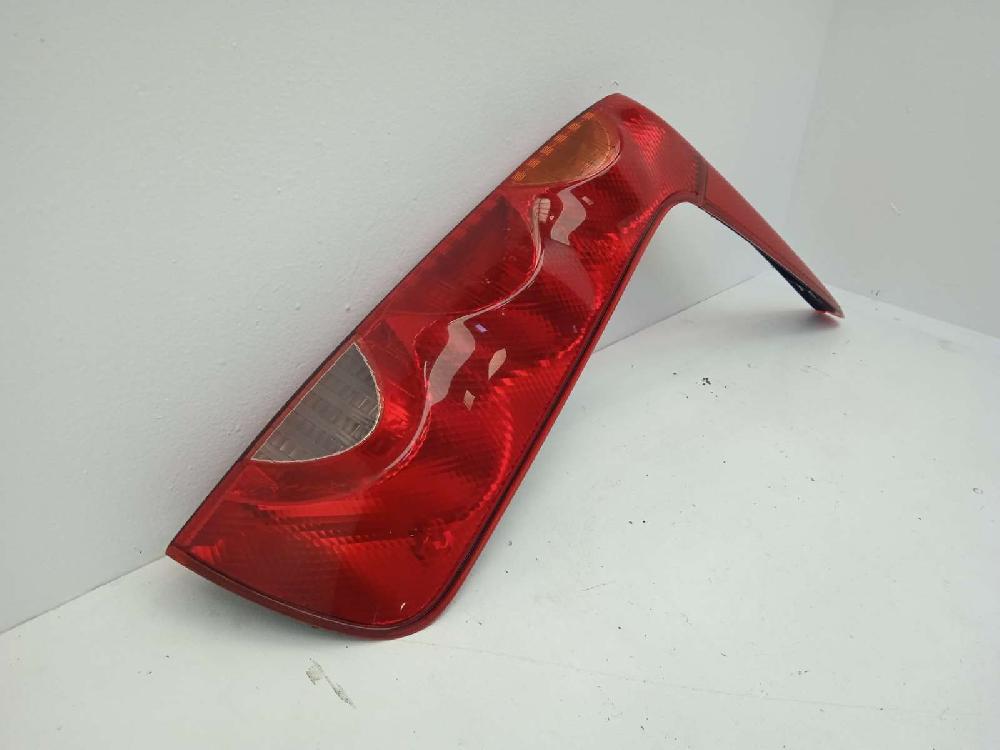 Piloto trasero derecho HR16DE 22016752 de Nissan Note (e11, ne11) 2006-2012 110 CV - pieza usada